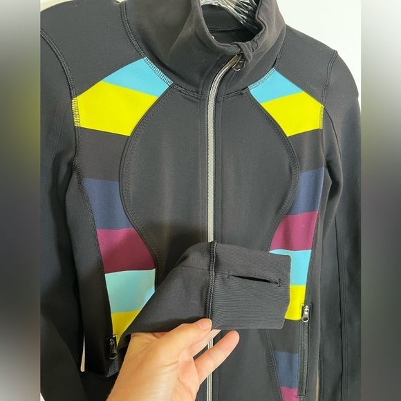Lululemon | Nice | Asana Jacket | Black / Pow Stripe Split Pea | Thumb Holes | 2 - Picture 4 of 9